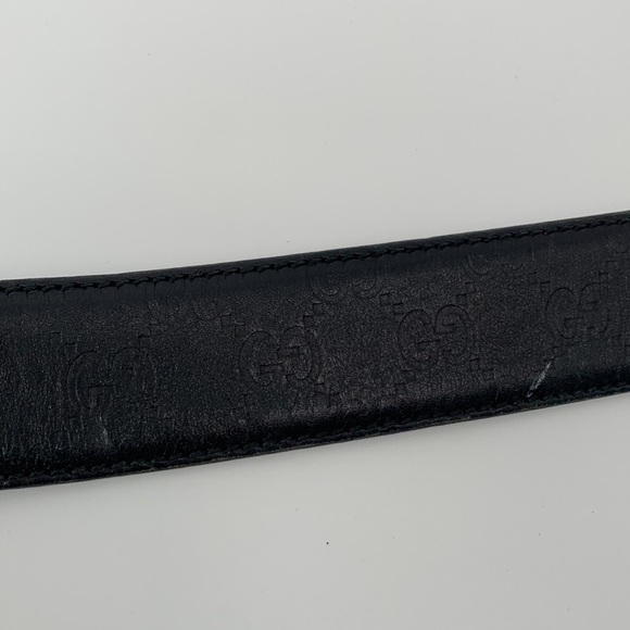 Gucci Authentic Black and Gold belt 💯 Authentic - Picture 4 of 12